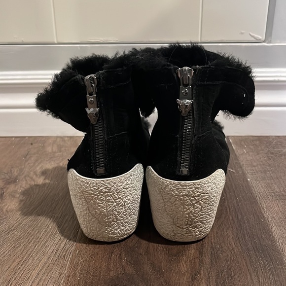 Marc Cain 9 1/2 or 40. fuzzy sneakers. Jaguars. Black white. - Picture 3 of 8